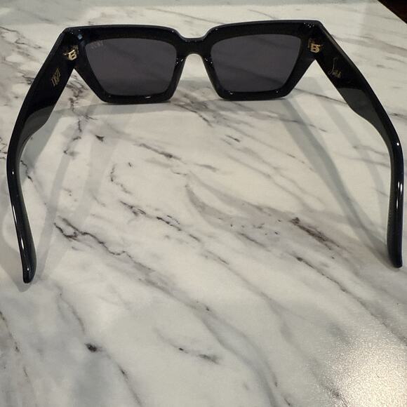 Dezi Switch Black Rectangle Sunglasses 55-19-145 - Picture 4 of 7